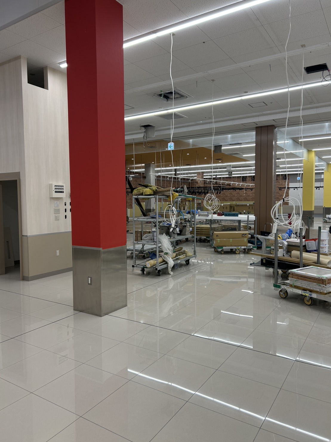愛知県 新築店舗・大型スーパー クロス・床工事